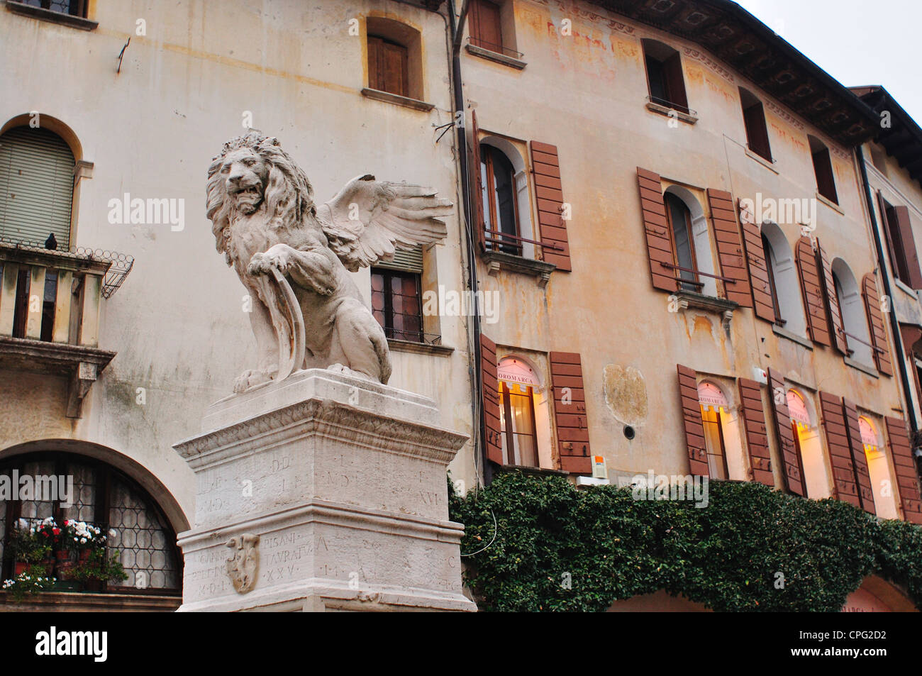 L'Italia, Veneto, Asolo, Fontana, statua di un leone alato Foto Stock