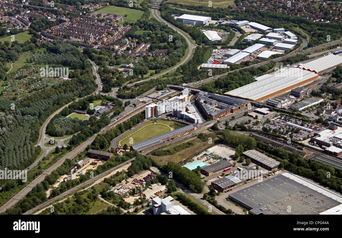 Veduta aerea dello sviluppo su Wolverton Park Road, Milton Keynes, Regno Unito Foto Stock
