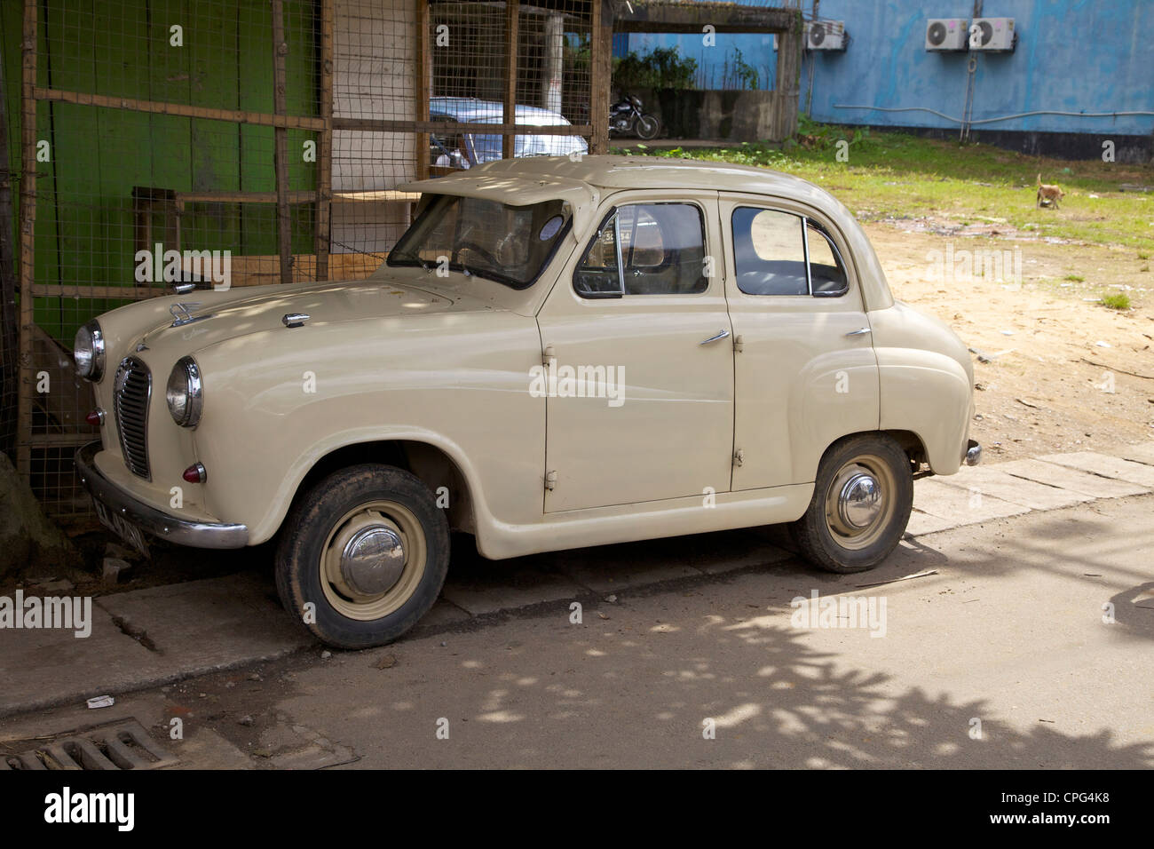 Vecchia auto, Austin A35, nei pressi di Kandy, Sri Lanka, Asia Foto Stock