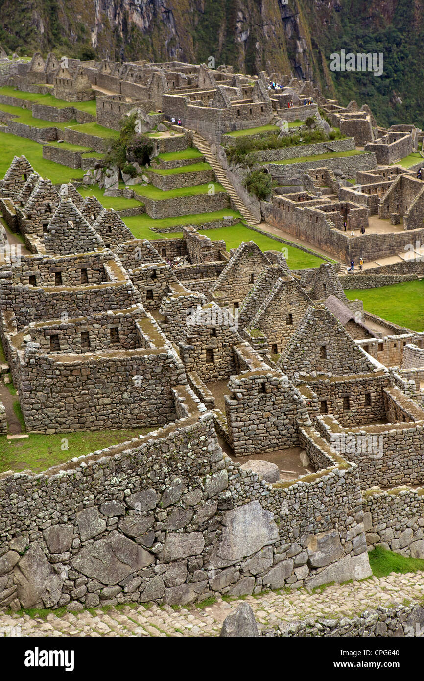 Rovine della città Inca nella luce del mattino, Machu Picchu, Sito Patrimonio Mondiale dell'UNESCO, Provincia di Urubamba, Perù, Sud America Foto Stock