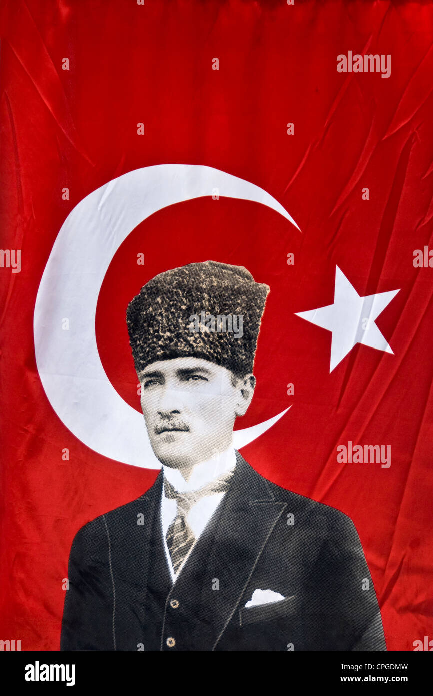 Bandiera turca con un ritratto di Mustafa Kemal Atatürk - Turchia Foto Stock