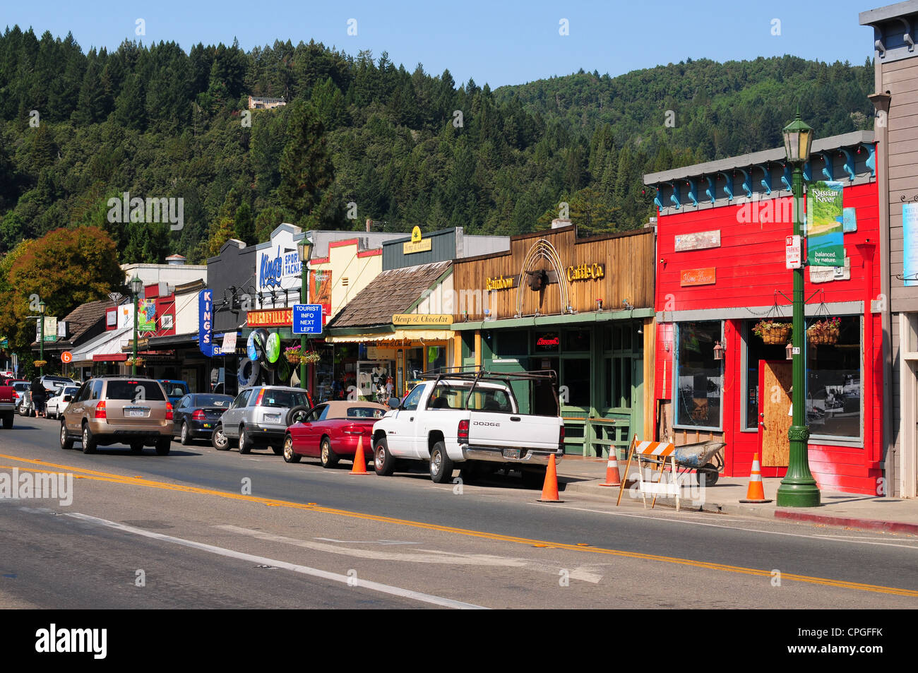 Strada principale a Guerneville, Russian River, California Foto Stock