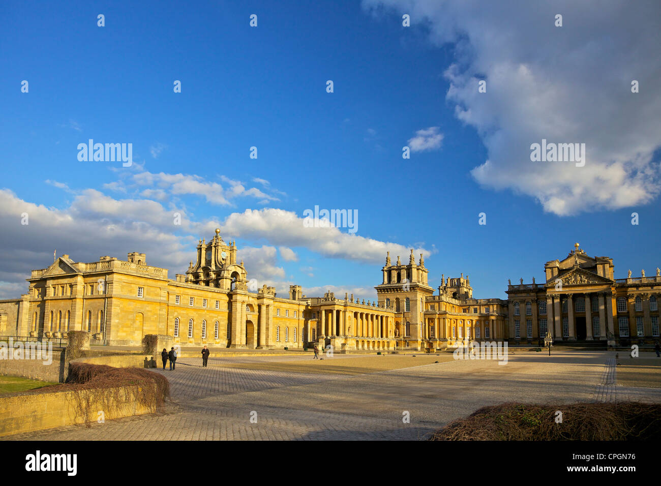 Grande corte del Palazzo di Blenheim, il luogo di nascita di Sir Winston Churchill, Woodstock, Oxfordshire, Inghilterra, UK, Regno Unito, Britis Foto Stock