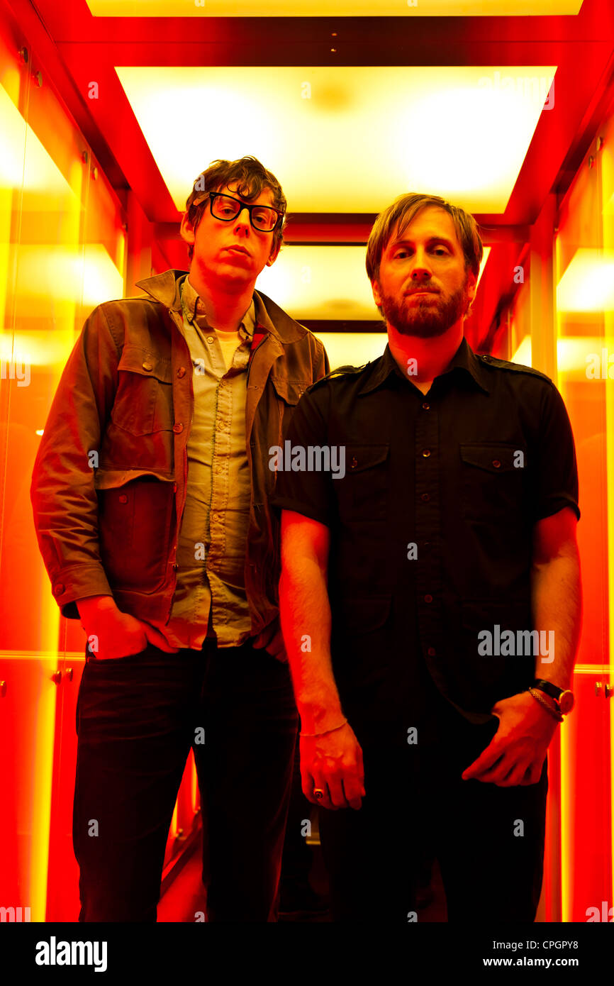 Parigi, Francia - 25 Novembre 2011: ritratto del rock americano il gruppo di tasti neri con Dan Auerbach e Patrick Carney a Parigi, Francia su novembre 25th, 2011 Foto Stock