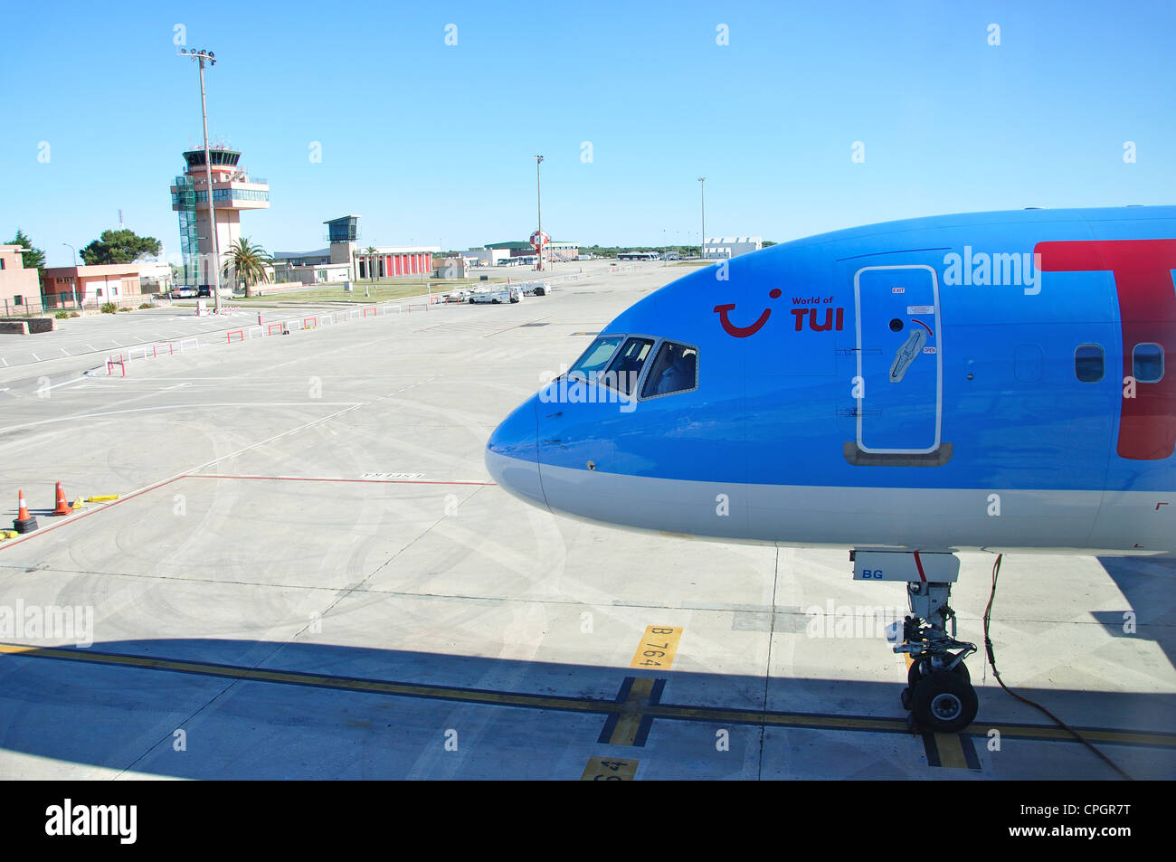 Thomson Holidays aeromobili a gate, Aeropuerto de Menorca, Mahon Minorca, Isole Baleari, Spagna Foto Stock
