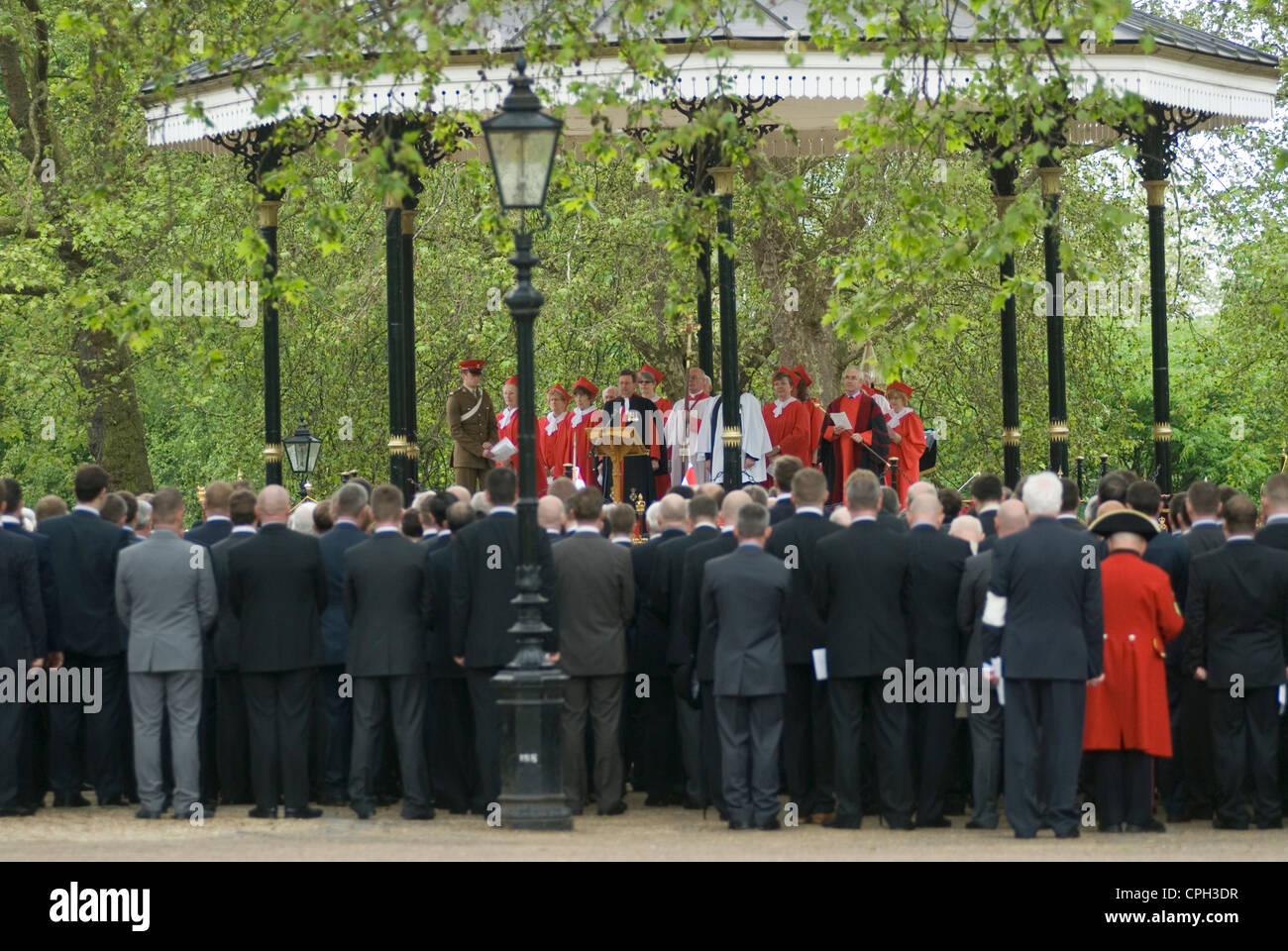 Combined Cavalry Old Comrades Memorial Parade a Hyde Park Londra Regno Unito. Il servizio presso l'Hyde Park Band Stand. Inghilterra, anni '2012 2010, HOMER SYKES Foto Stock