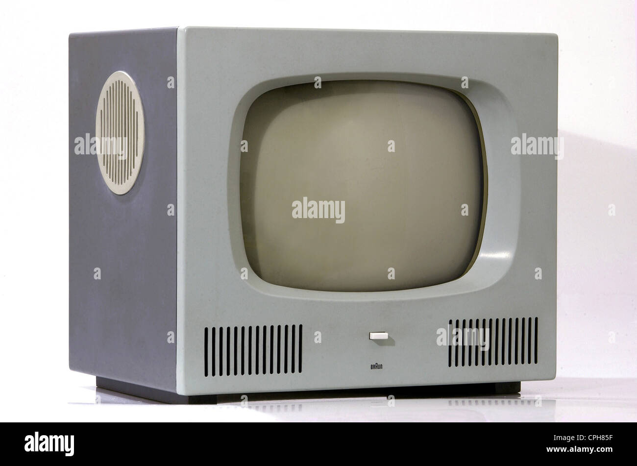 Broadcast,televisione,design TV set Braun HF 1,designer: Herbert Hirche,schermo diagonale 43 centimetri,pulsante di accensione sotto lo schermo,le restanti attrezzature operative sono sotto un crap sulla cassa,case con legno laccato grigio con una parte di plastica frontale,parte del nuovo concetto di design prodotto della società Braun,usato dal 1955,prezzo originale 1958: DM 840,Germania,1958,televisore monocromatico,slot altoparlante,nuovo design industriale,schermo,schermi,teleschermo,design,made in Germany,German,German,50s,storia TV,Los Collection,are,ar,televisi,Additional-Rights-Clearences-Not Available Foto Stock