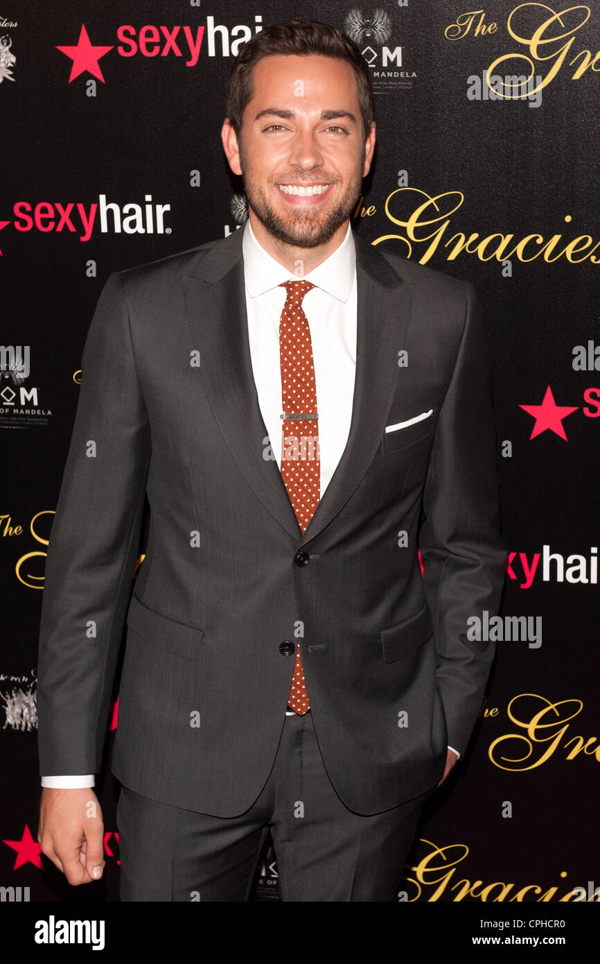 Zachary Levi arives al Gracie Awards 21 maggio 2012 presso il Beverly Hilton Hotel di Beverly Hills, la California. Foto Stock