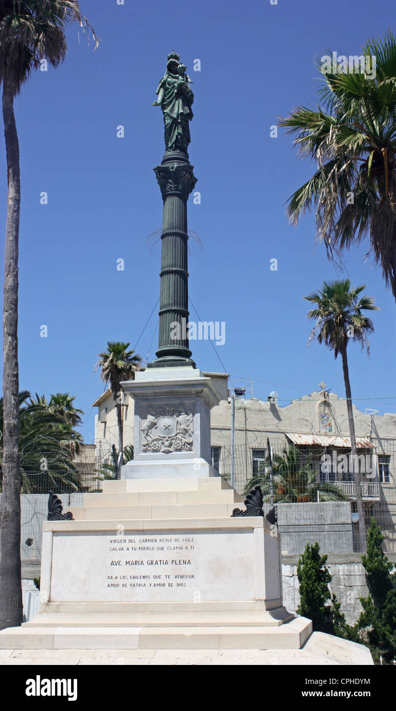 Il saluto angelico, Ave Maria, o Ave Maria messaggio in una statua pilastro carving in Israele Foto Stock