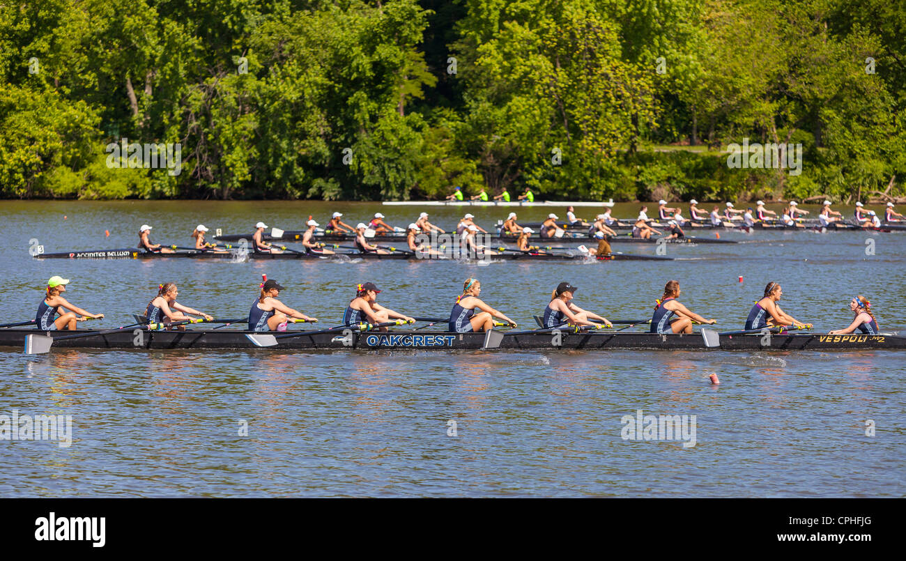 PHILADELPHIA, PA, Stati Uniti d'America - Coppa Stotesbury equipaggio regata sul fiume Schuylkill. Foto Stock