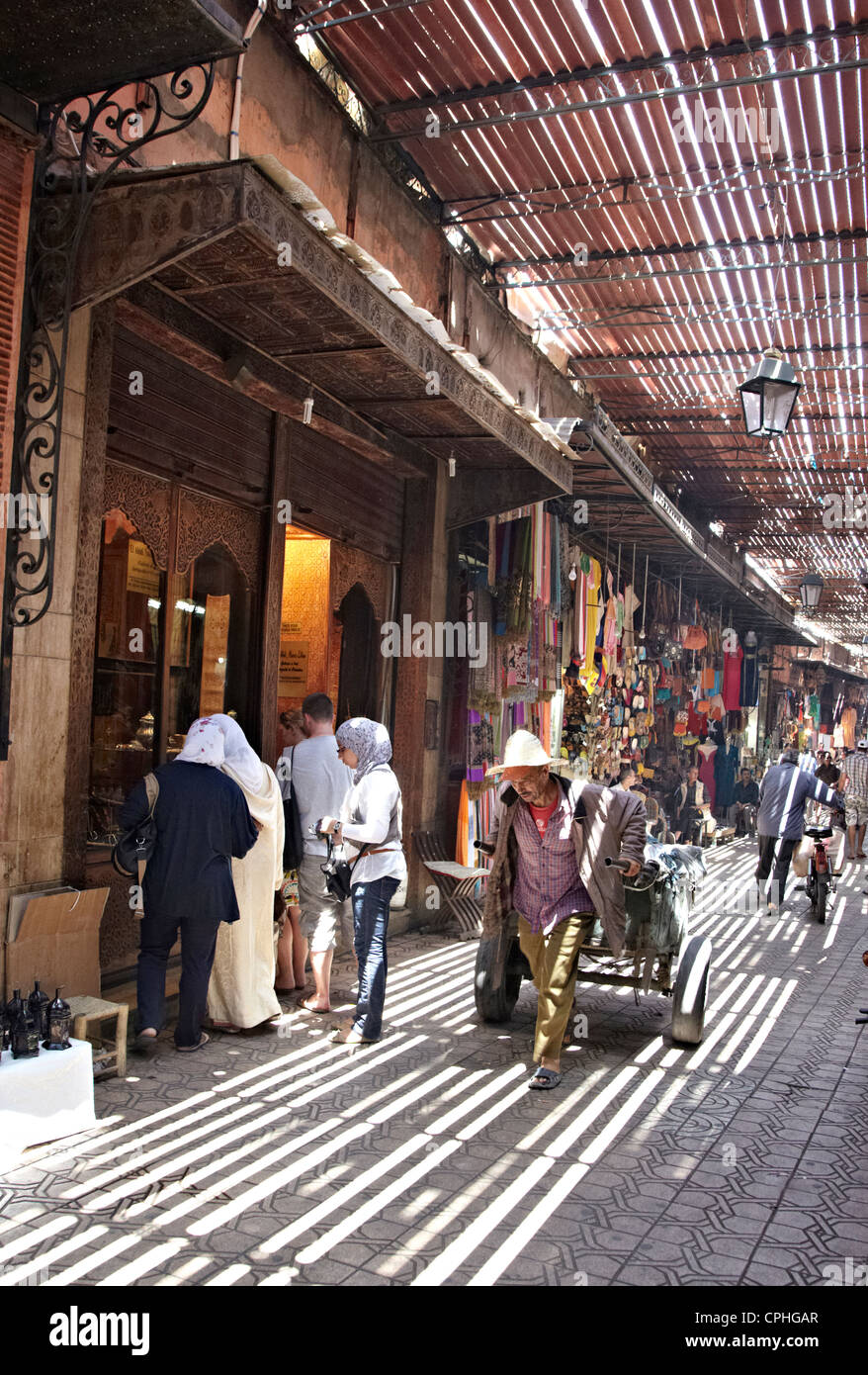 Souk locale marrakech marocco Foto Stock