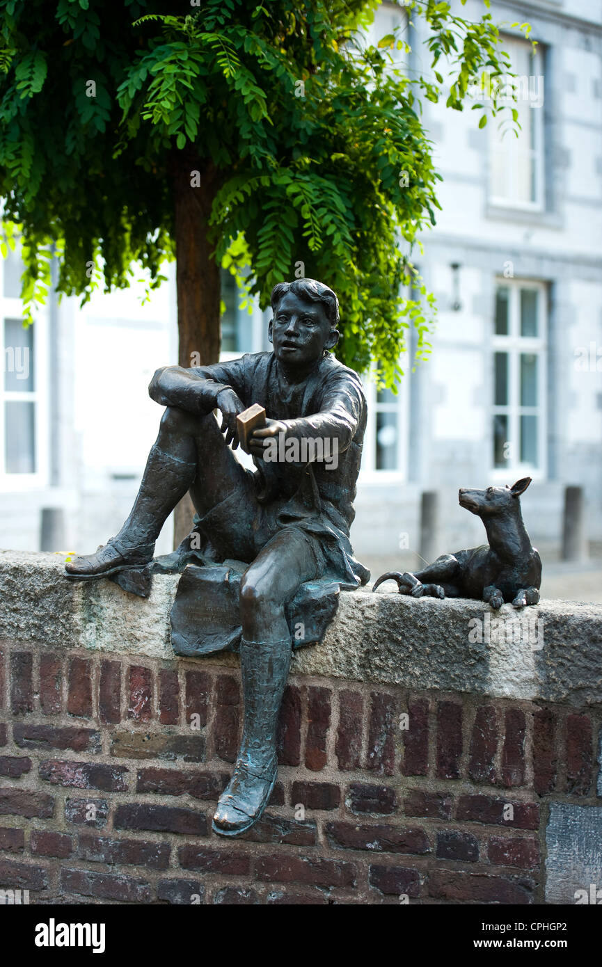 Statua "Pieke oet de Stokstraot' da Bèr Hollewijn, Maastricht, Limburgo, Paesi Bassi, l'Europa. Foto Stock