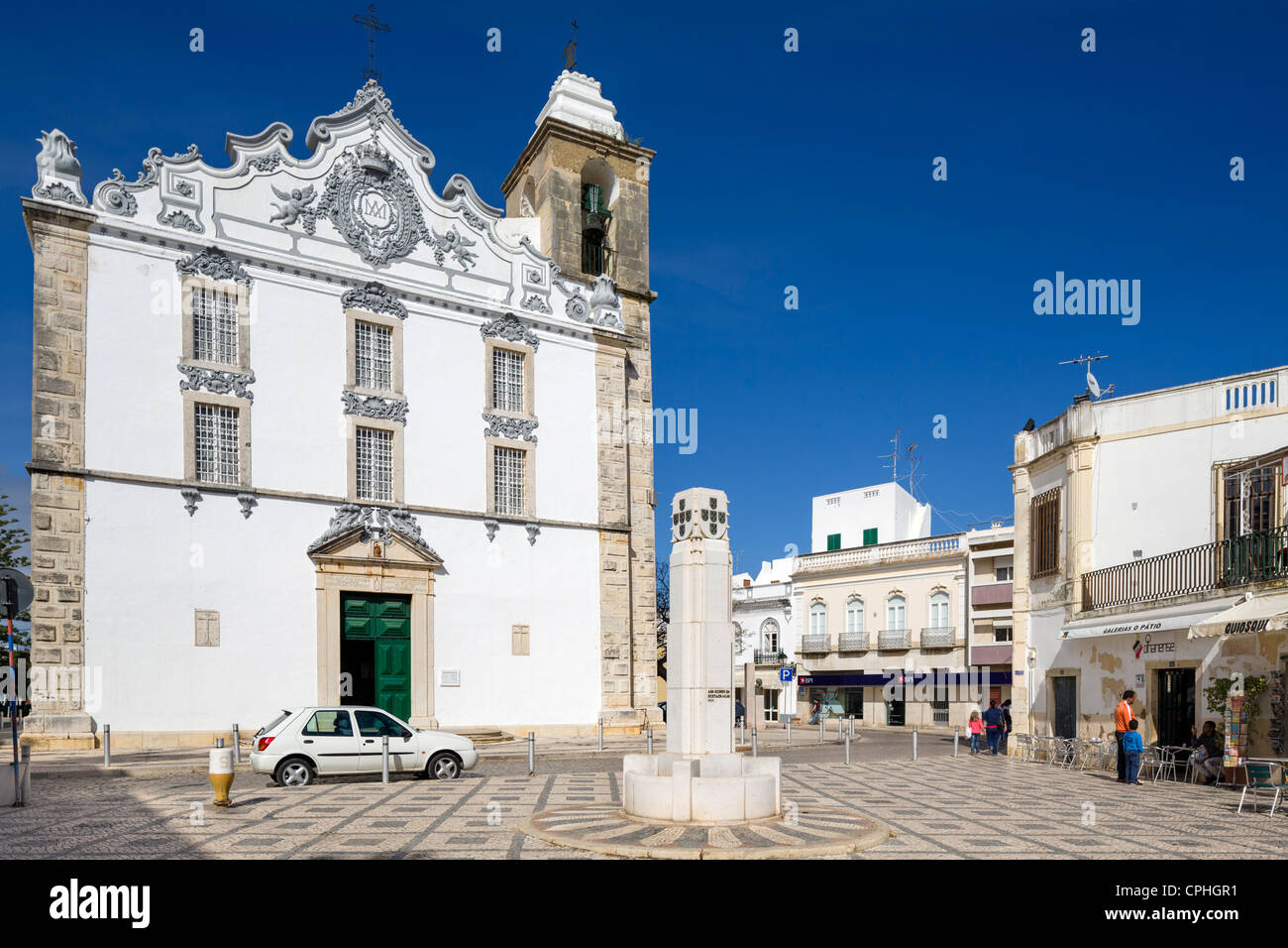 La chiesa di Nossa Senhora do Rosario in Praca da Restauracao nel centro storico, Olhao, Algarve, PORTOGALLO Foto Stock