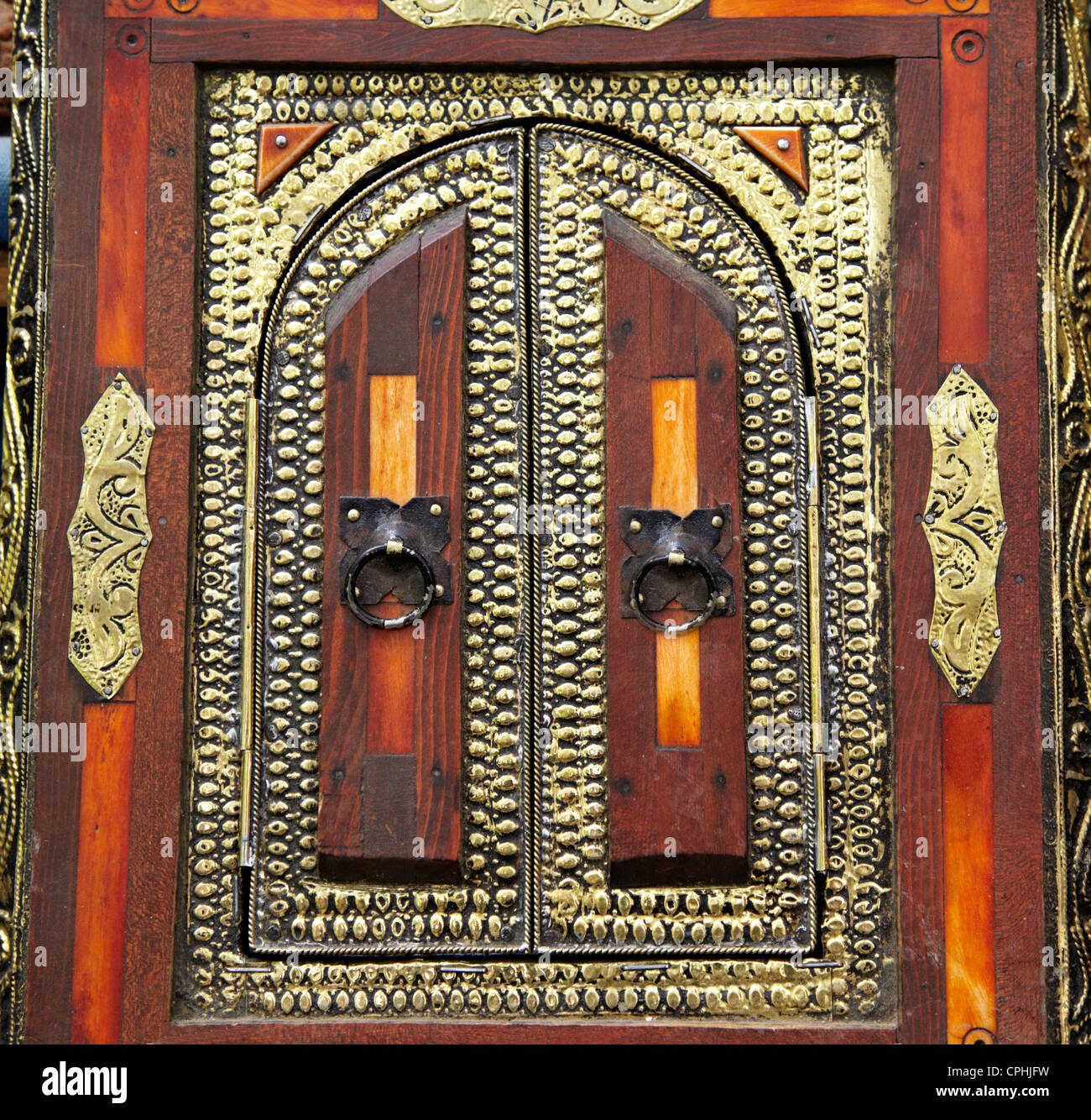 Porta locale specchio marrakech marocco Foto Stock