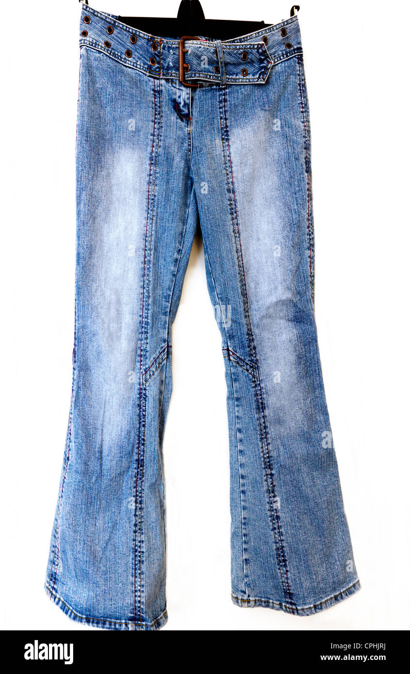 Svasato Jeans Denim con fibbia e cintura di sicurezza Foto Stock