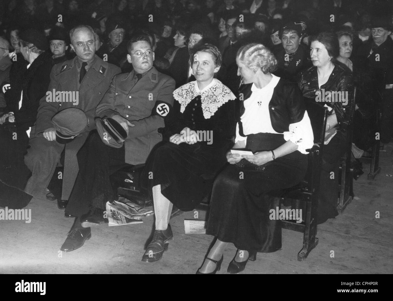 Gertrud Scholtz-Klink con Sofie Fikentscher, Walter lordo e Goerlitzer nel Palazzo dello Sport di Berlino Foto Stock