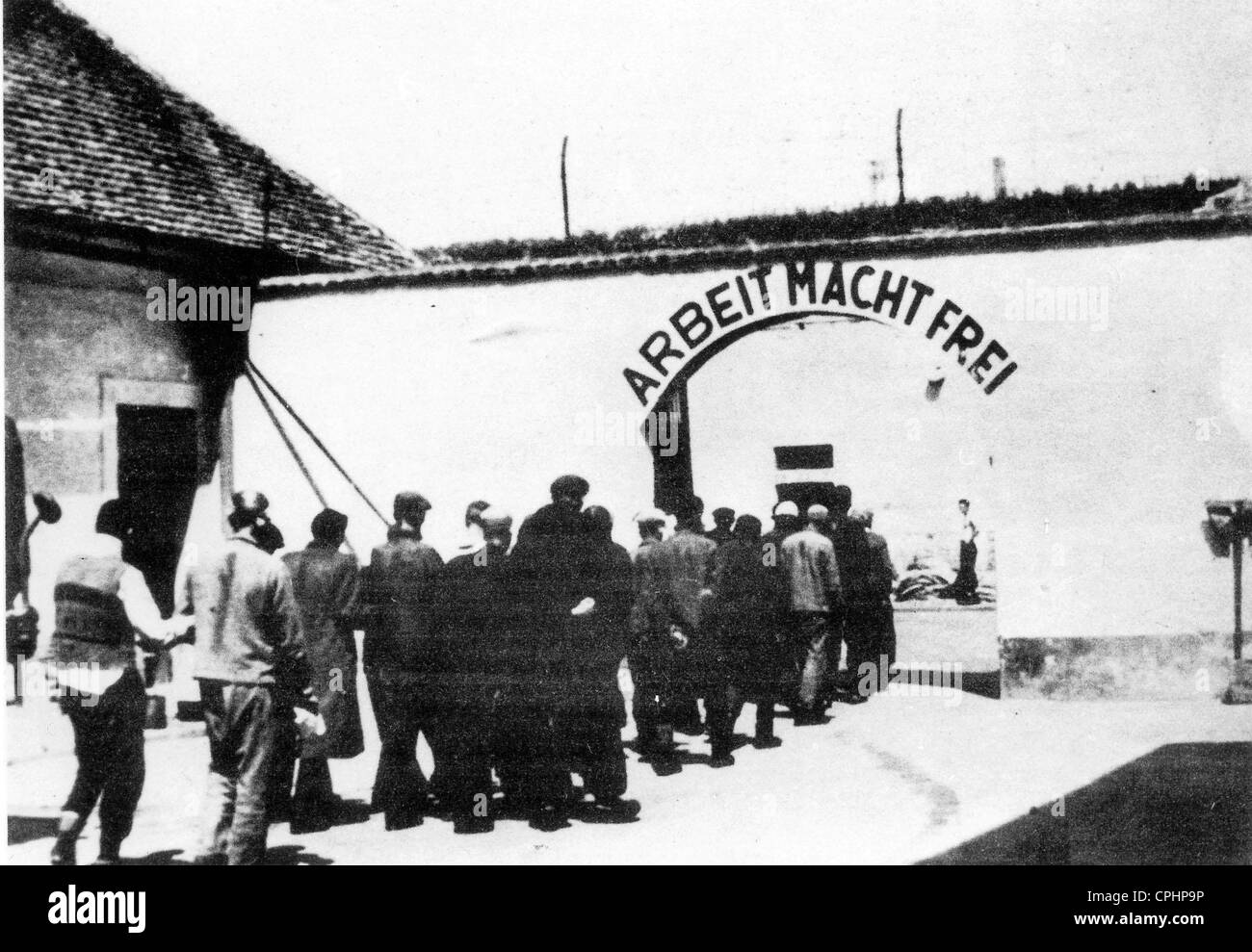 Detenuti presso la porta al campo di concentramento Theresienstadt Foto Stock
