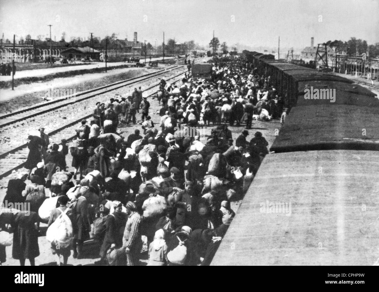 Arrivando ebrei sulla "rampa" al campo di concentramento di Auschwitz, 1944 (foto b/n) Foto Stock