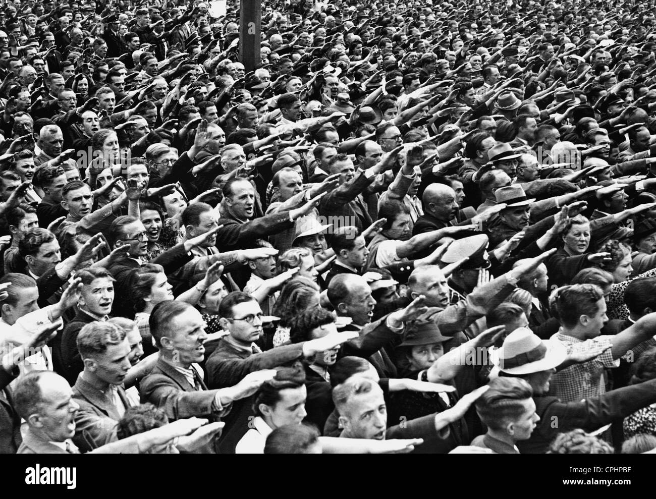 Salutando i berlinesi Hitler a seguito dell'annuncio dell'invasione tedesca della Polonia, 1 settembre 1939 (foto b/n) Foto Stock