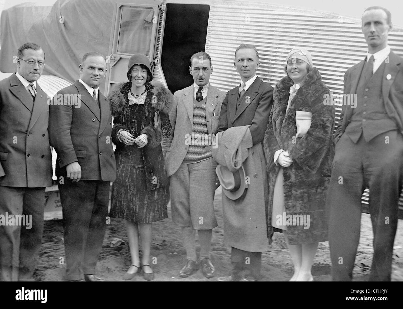 Hermann Koehl hanno, James Fitzmaurice e Thea Rasche sull'aeroporto di Tempelhof, 1928 Foto Stock