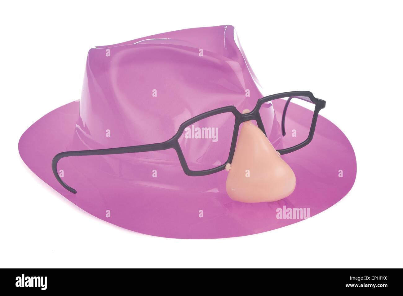 Il carnevale. Cappello rosa con gli occhiali. Sfondo bianco Foto Stock