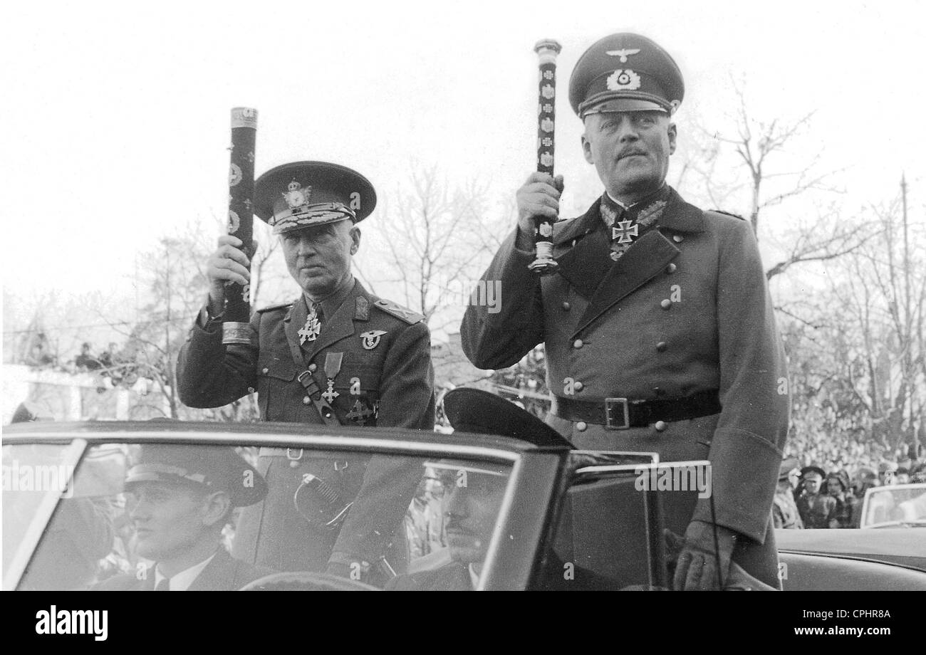 Generale Feldmaresciallo Wilhelm Keitel e il Primo ministro rumeno Ion Antonescu presso la festa del santo celebrazioni per King Michael Foto Stock