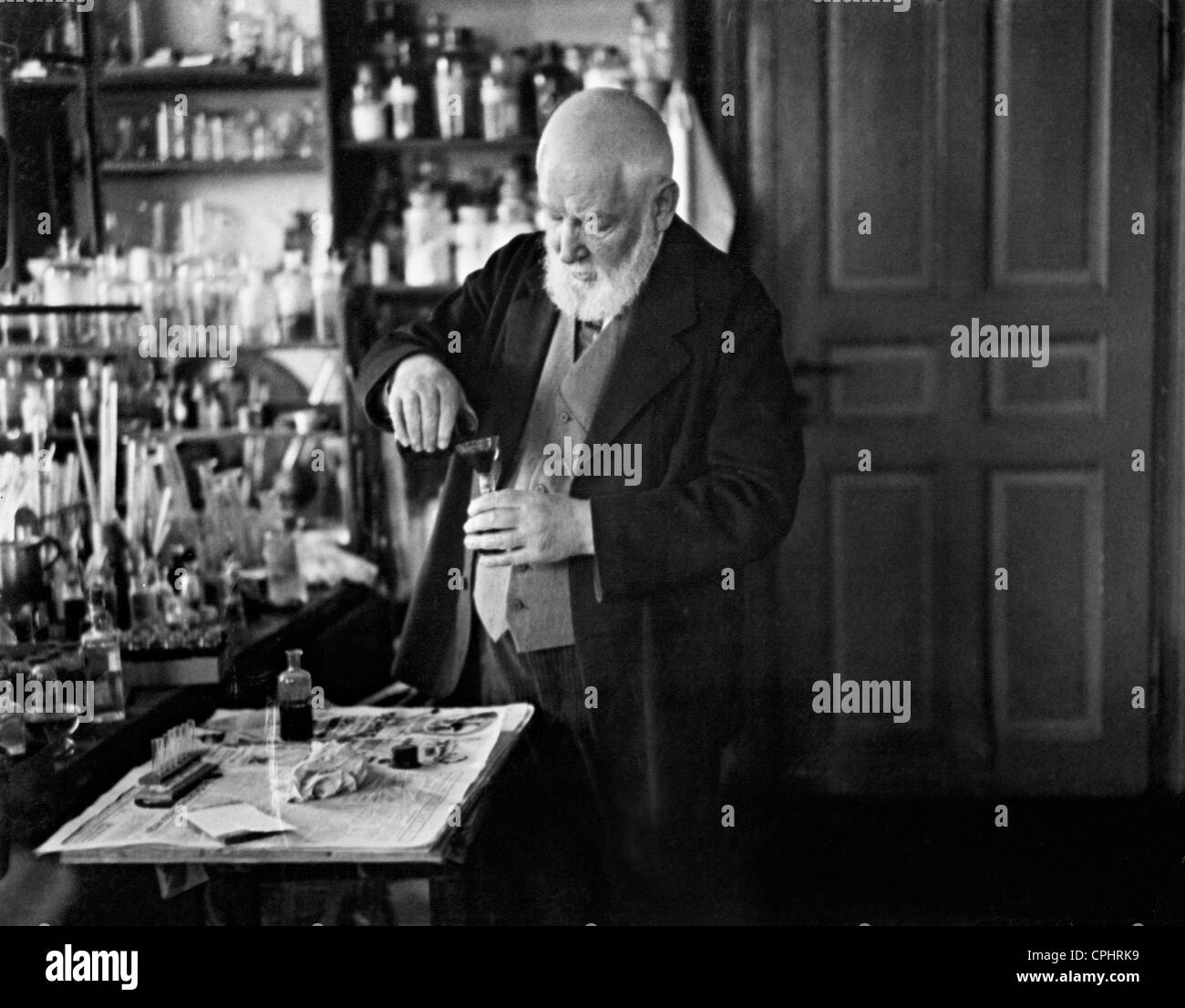 Wilhelm Ostwald nel suo laboratorio, 1931 Foto Stock