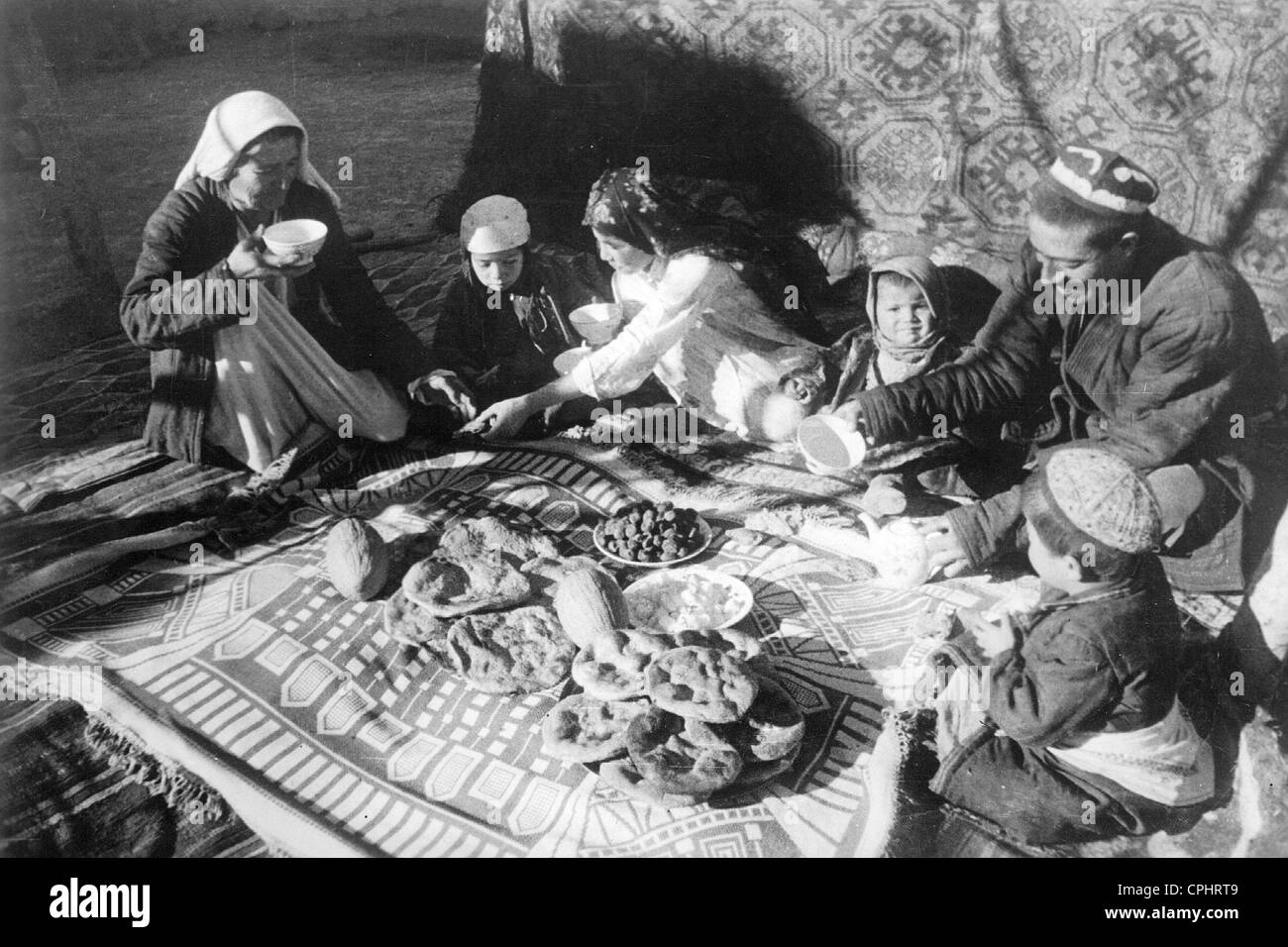 Famiglia tagiko, 1941 Foto Stock