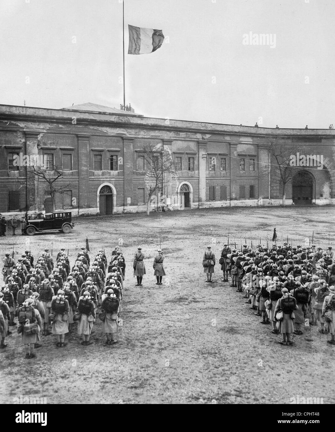 Abbassando il tricolore dopo avere liberato Koblenz, 1929 Foto Stock