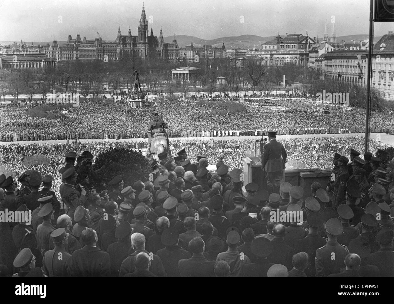 'Anschluss" dell'Austria 1938 - Hitler parla dal Hofburg Foto Stock
