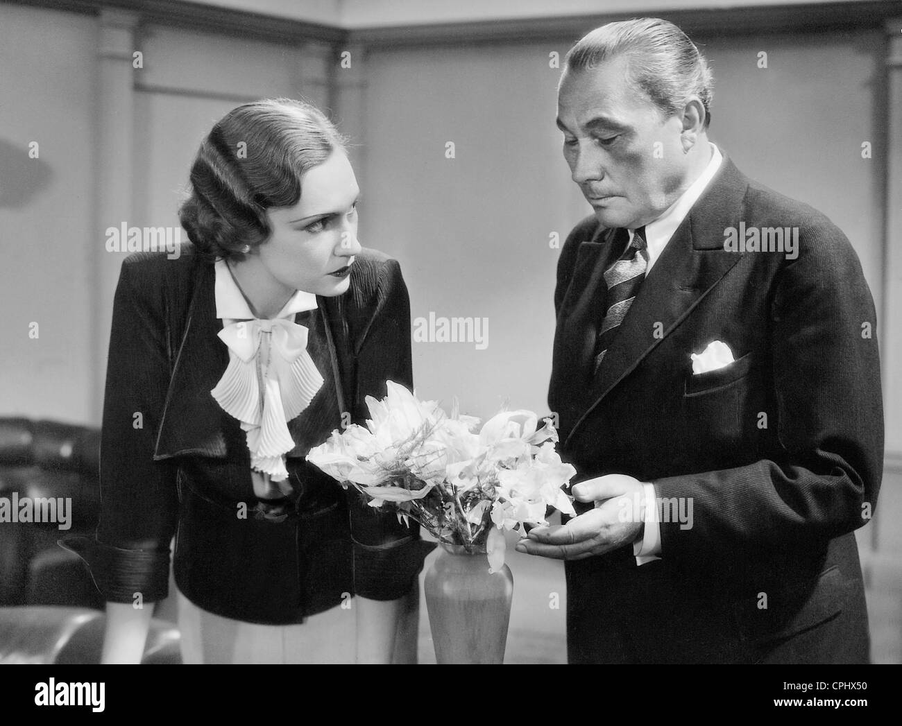 Paul Wegener e Hilde Weissner in 'Der Mann mit der Pranke', 1935 Foto Stock