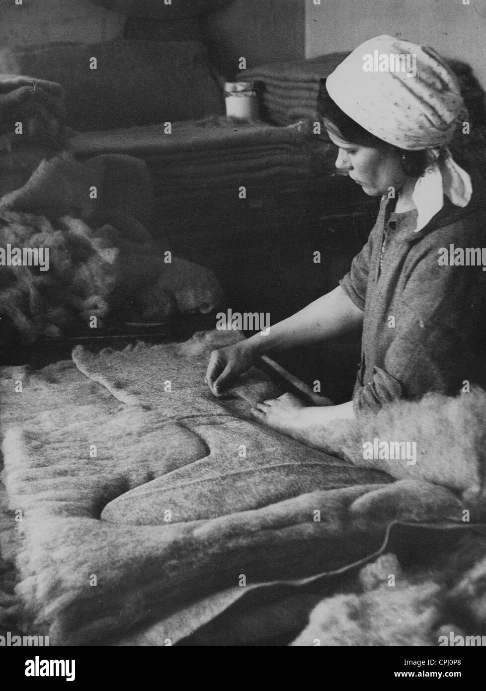 Produzione di feltro stivali inverno per le forze armate, 1942 Foto Stock