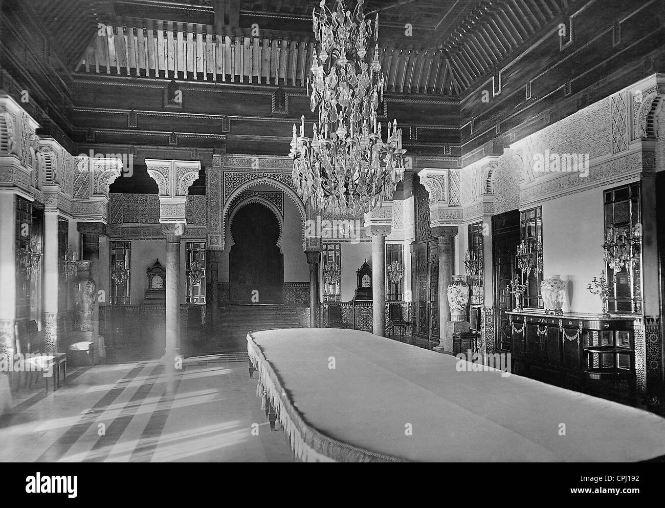Sala da pranzo al palazzo del sultano di Rabat, 1929 Foto Stock