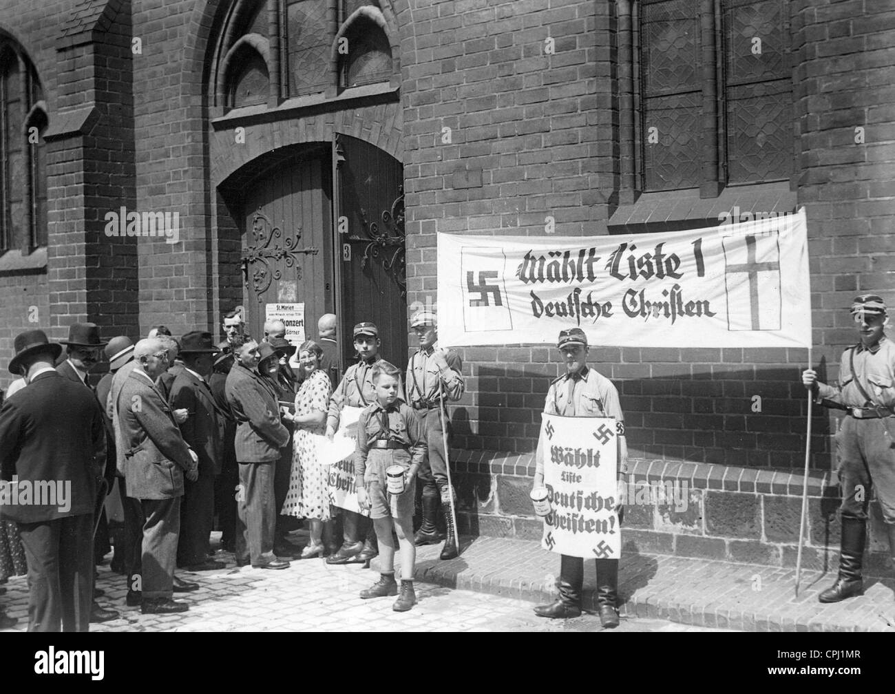 Tedesco cristiani promuovere presso la chiesa evangelica elezioni per voti, 1933 Foto Stock