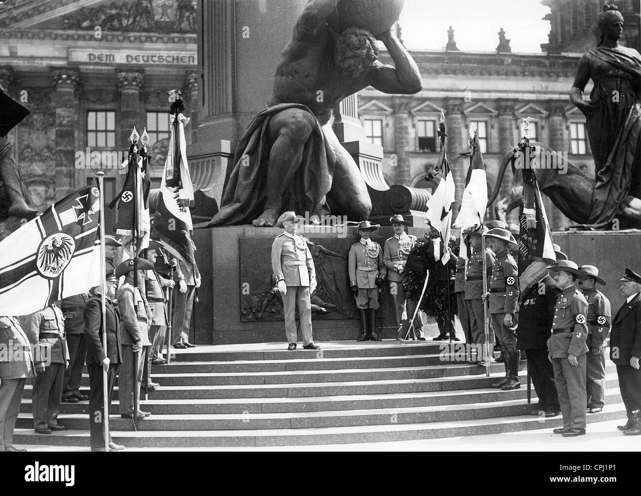 Ghirlanda di cerimonia di posa del Reich Colonial League al monumento di Bismarck, 1935 Foto Stock