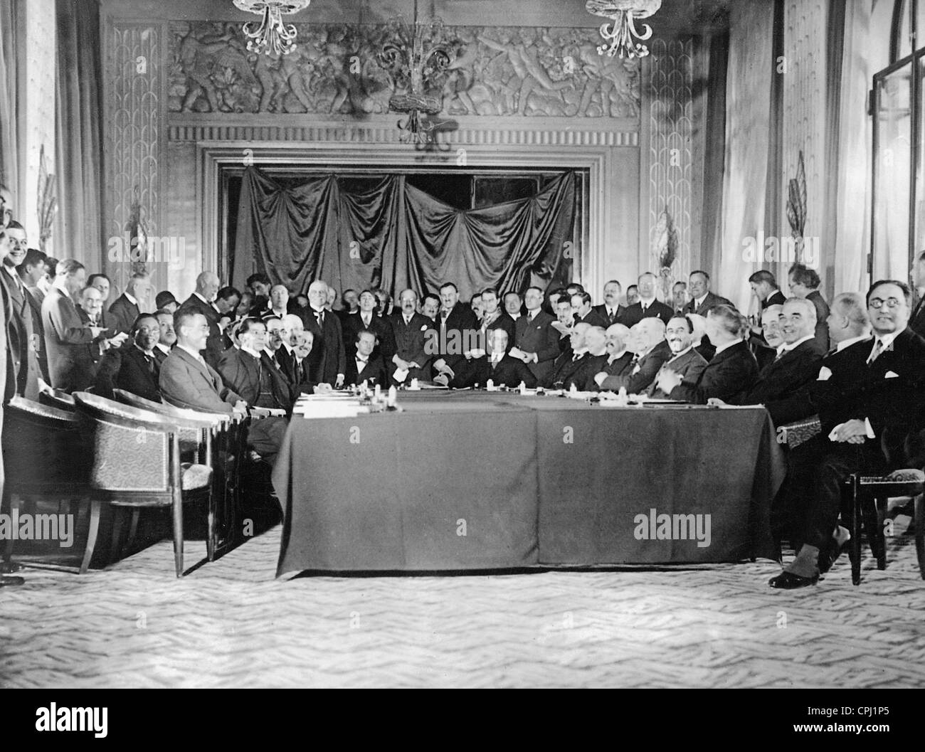 Sessione della Commissione di esperti sotto la sedia Owen D. giovani, 1929 Foto Stock