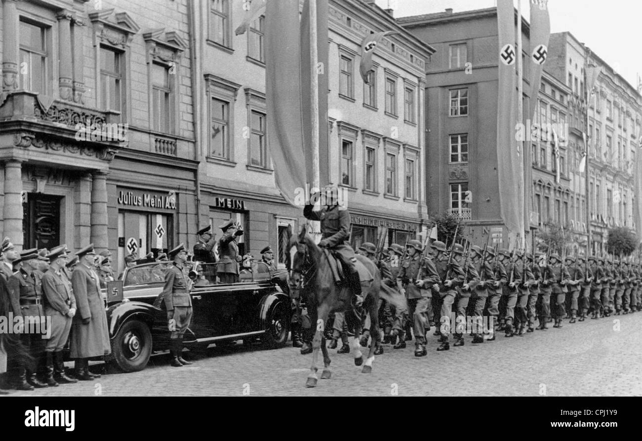 Sfilata dei soldati della Wehrmacht in Cracovia, 1943 Foto Stock