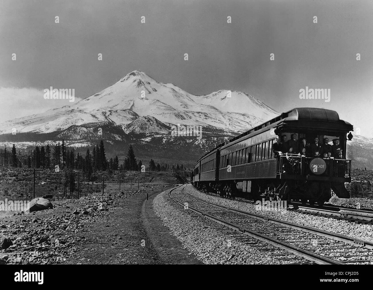 Il treno del Sud Pacifico fuori Mount Shasta, 1928 Foto Stock