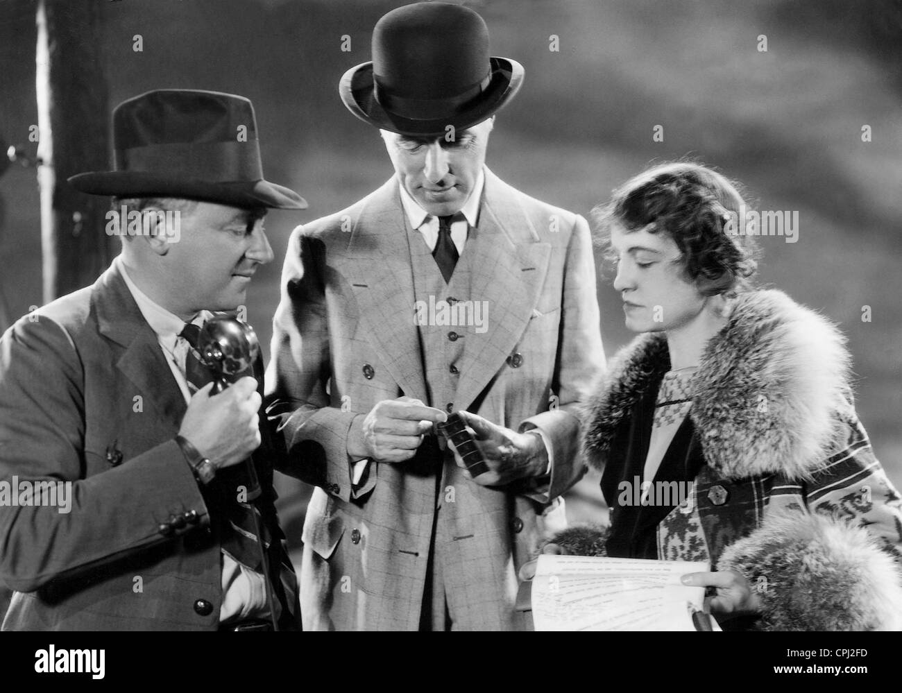 Cecil B. DeMille, David Griffith e Jeanie Macpherson durante le riprese di "Re dei re". Foto Stock