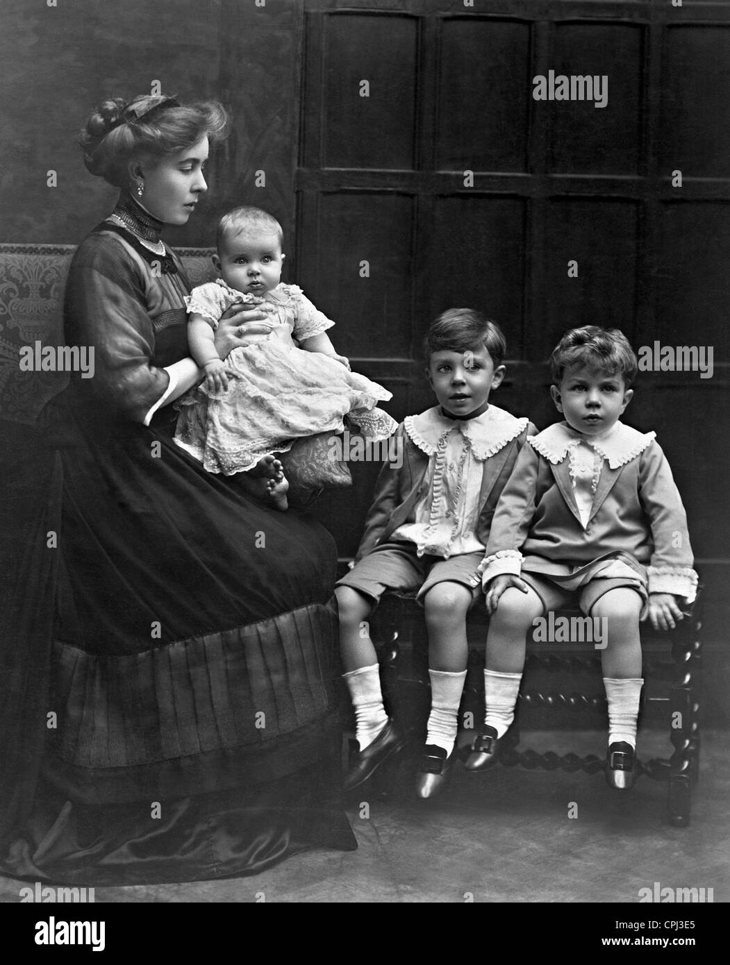 Crown Princess Margaret e i suoi figli, 1910 Foto Stock