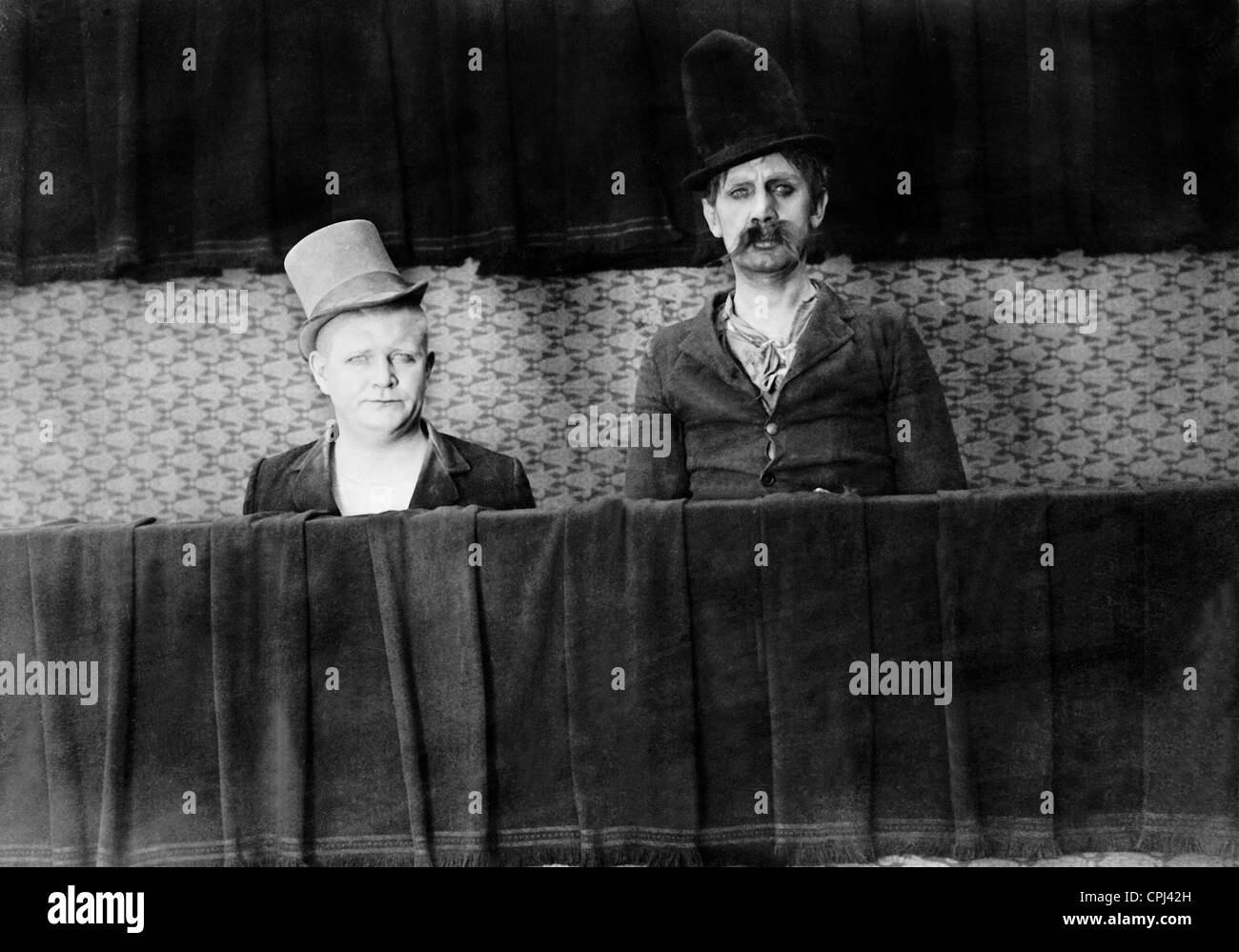 Harald Madsen e Carl Schenstrom in "zwei Vagabunden im Prater', 1925 Foto Stock