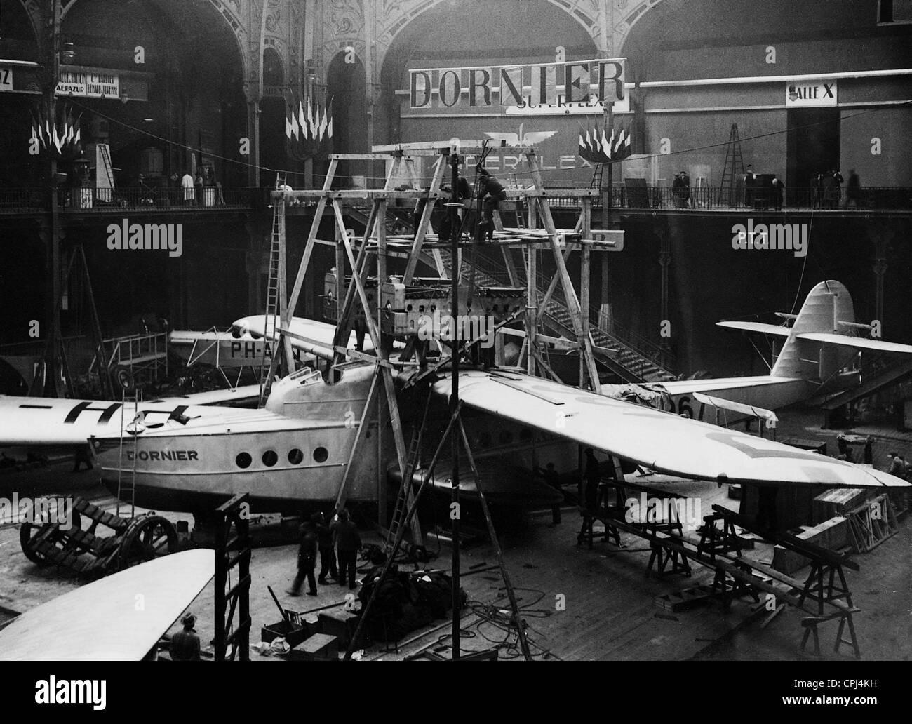 Stand della società Dornier sull'aviazione fiera a Parigi, 1930 Foto Stock