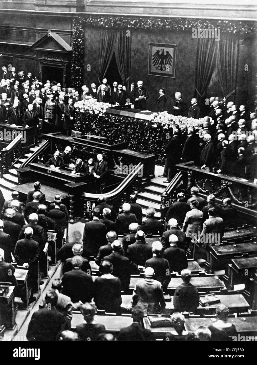 Il giuramento del Presidente Paul von Hindenburg in assemblea plenaria sala del Reichstag, 12 maggio 1935 (foto b/n) Foto Stock