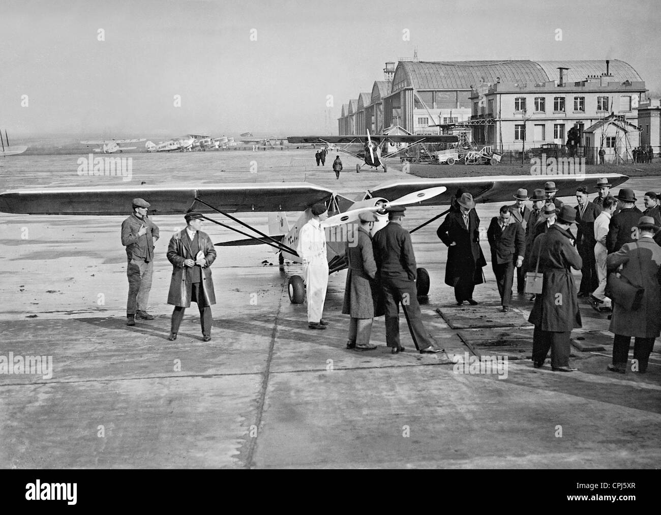 Bert Hinkler atterra a 'Le Bourget' aeroporto di Parigi, 1931 Foto Stock