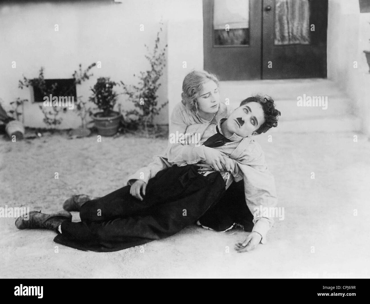 Charles Chaplin in 'dietro lo schermo', 1916 Foto Stock