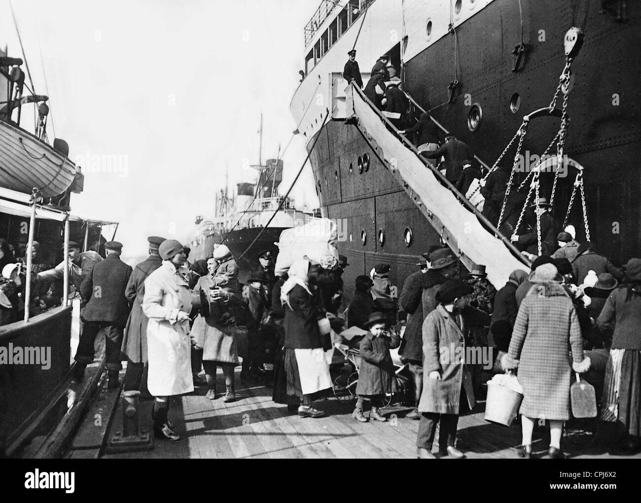 Emigranti andando a bordo, 1930 Foto Stock