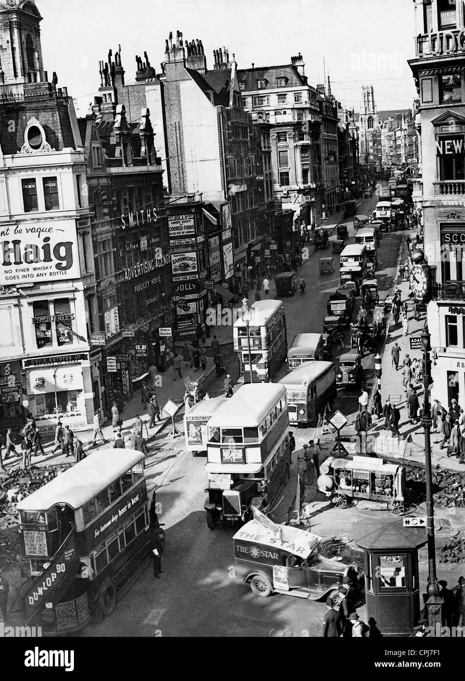 Scena di strada in Fleet Street a Londra, 1939 Foto Stock