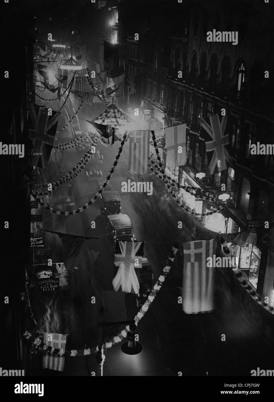 Il Bond Street decorato con le bandiere di notte a Londra, 1934 Foto Stock