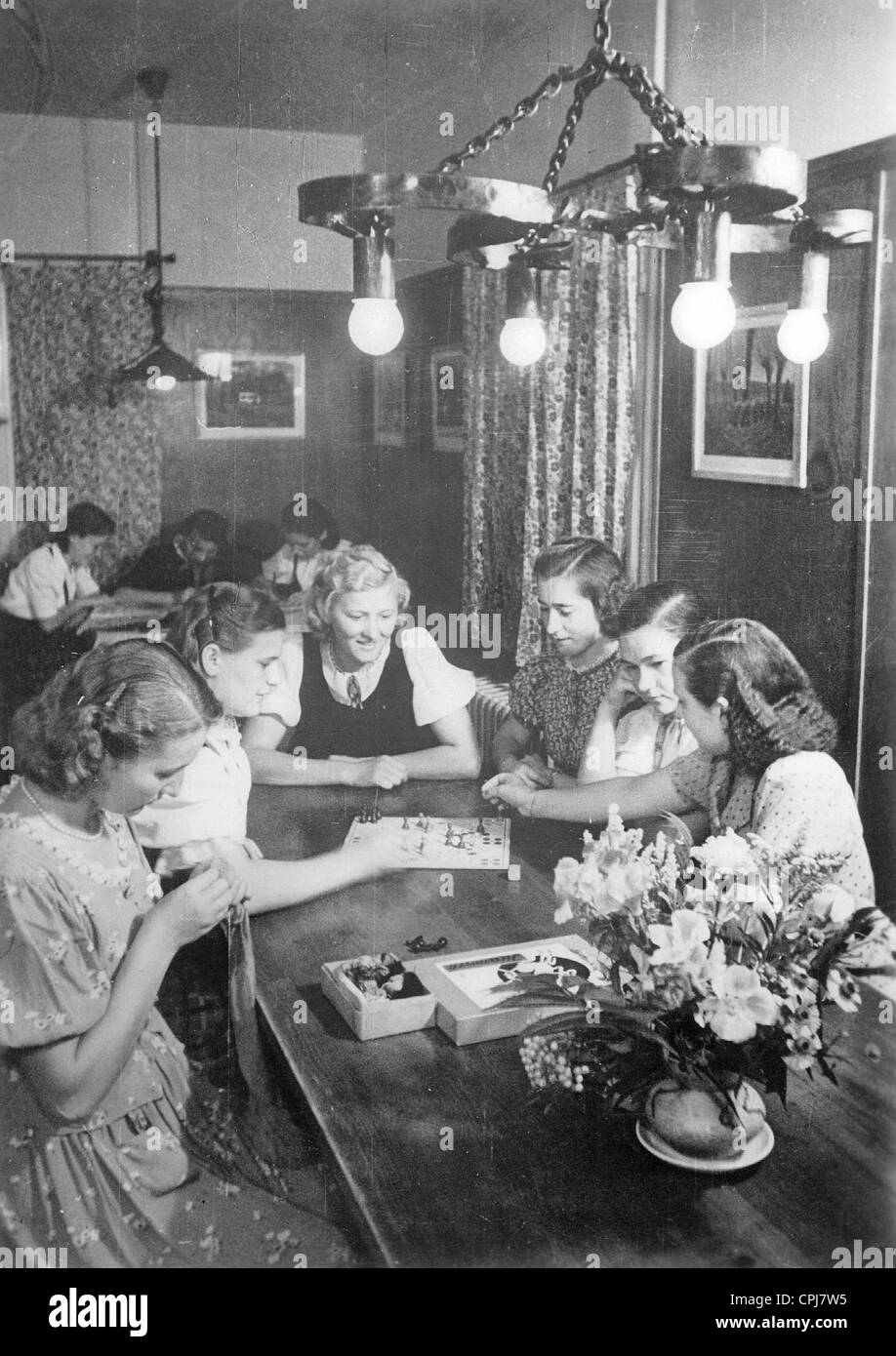 Tempo libero di tedesco femmina lavoratori munizione, 1942 Foto Stock