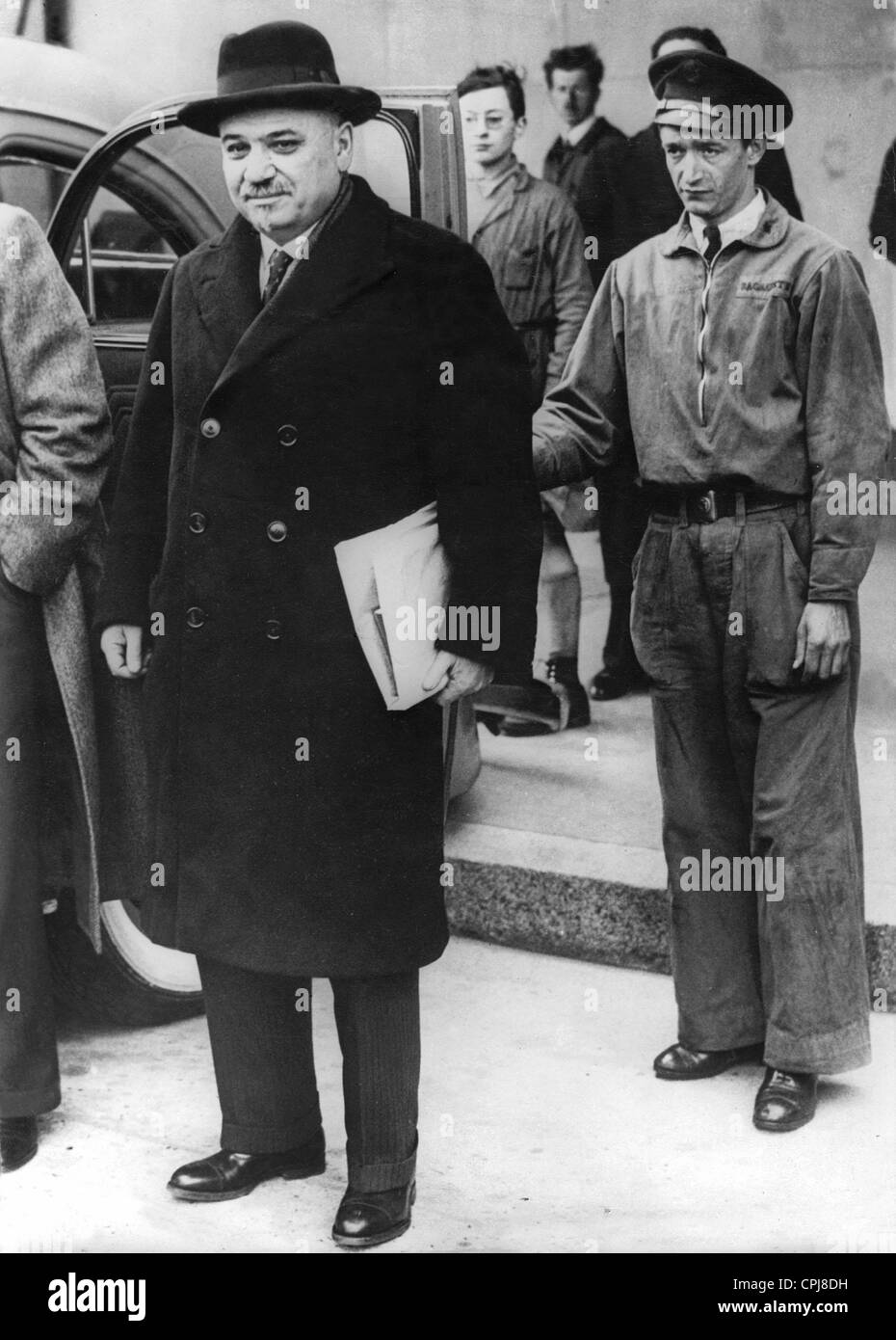 Ivan Maiski al suo arrivo a Parigi, 1939 Foto Stock